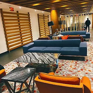 Luxurious In The Center Of Downtown Apartment