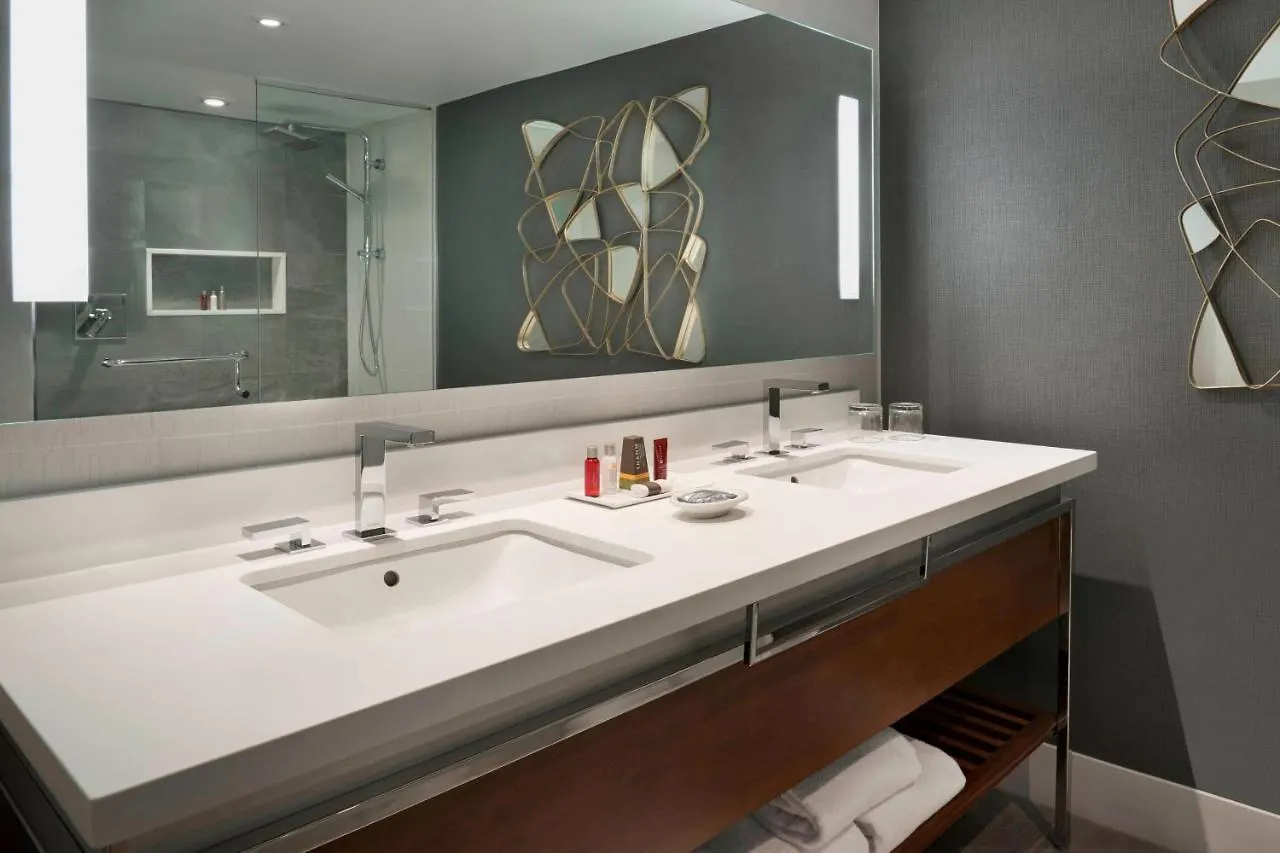 Toronto Marriott City Centre Hotel 4*,