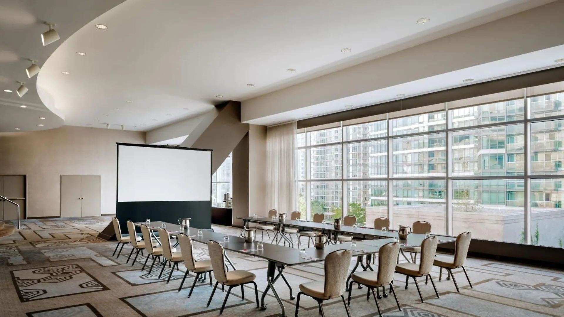 Toronto Marriott City Centre Hotel 4*,