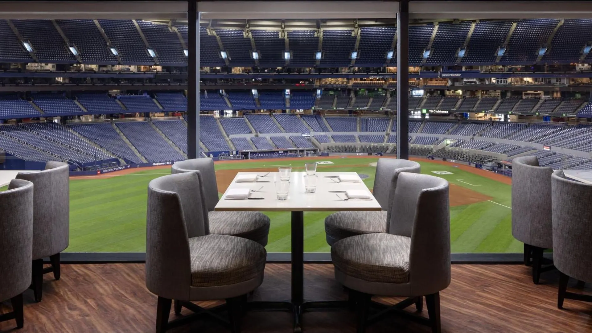 Toronto Marriott City Centre Hotel 4*,  Kanada